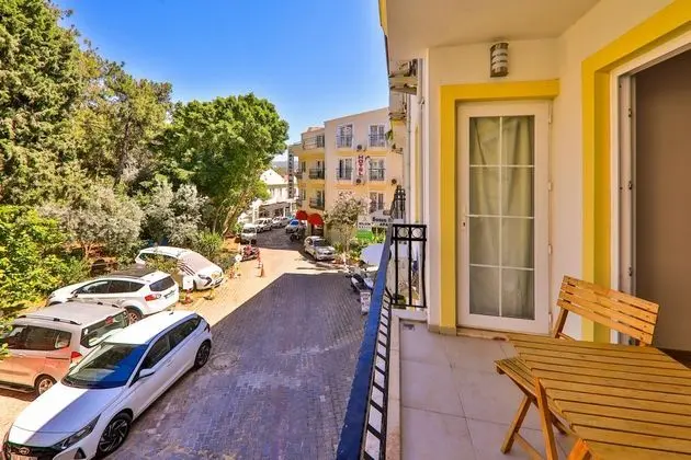 Daire-Tek Yatak Odalı,Sokak Manzaralı,Balkonlu