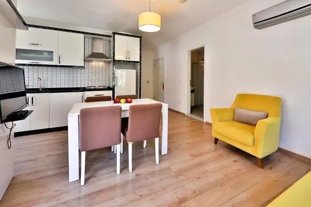 Daire-Tek Yatak Odalı,Sokak Manzaralı,Balkonlu