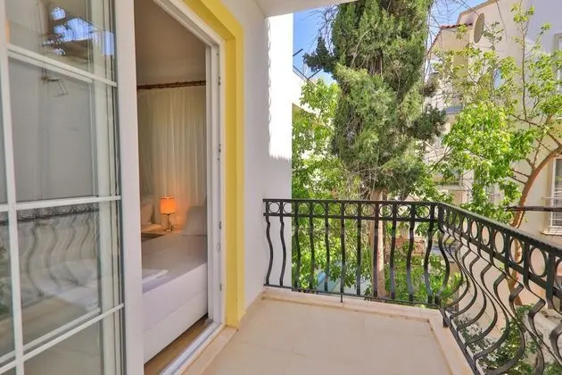 Daire-Tek Yatak Odalı,Sokak Manzaralı,Balkonlu