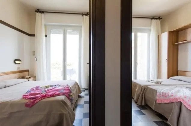 Dört Kişilik Oda, Deniz Manzaralı