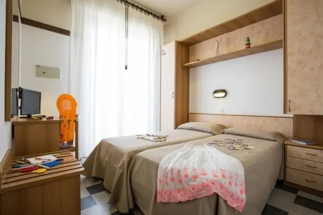 Dört Kişilik Oda, Deniz Manzaralı