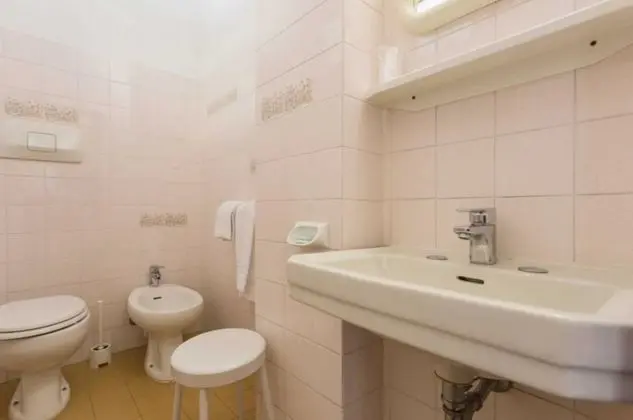 Dört Kişilik Oda, Deniz Manzaralı