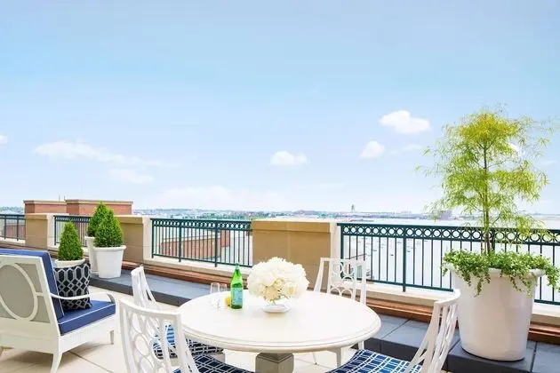 Süit, Birden Çok Yatak (John Adams Presidential Suite)