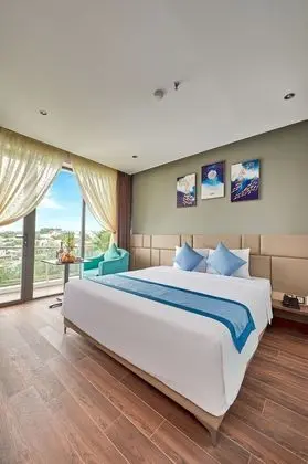 Deluxe Art Double or Twin Room