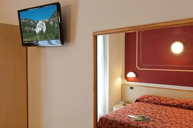 Basic Tek Büyük veya İki Ayrı Yataklı Oda