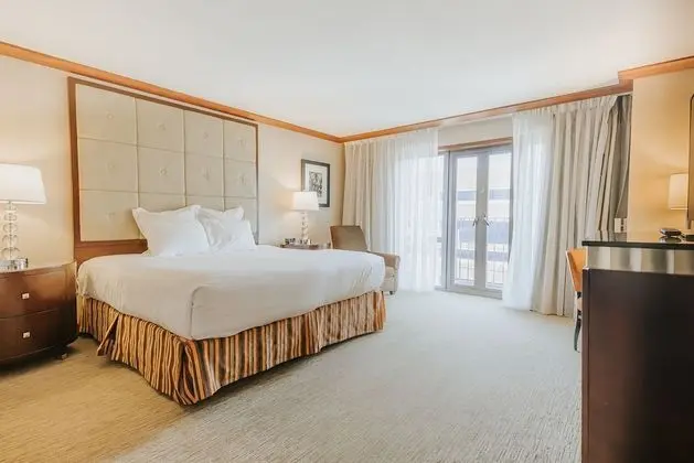 Deluxe Oda, 1 En Büyük (King) Boy Yatak