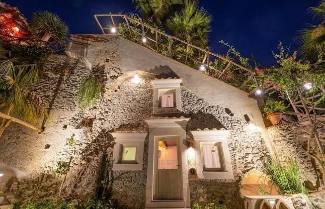 Grotto Suite