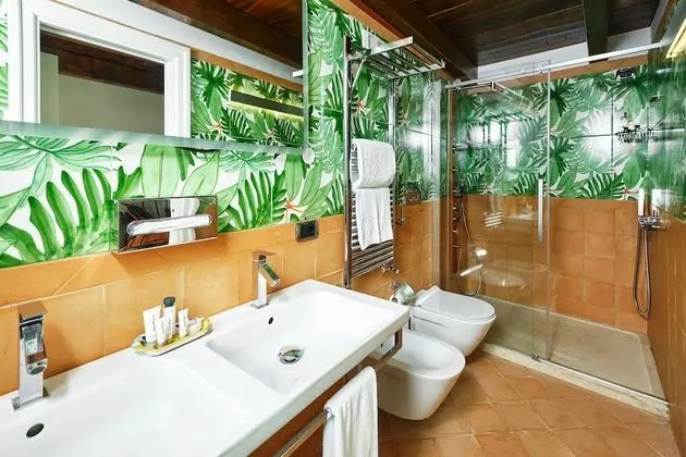 Grotto Suite