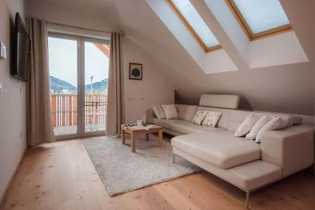 Junior Süit, Balkon