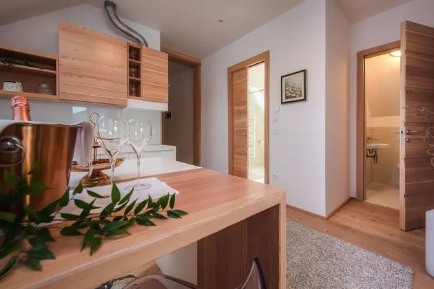 Junior Süit, Balkon