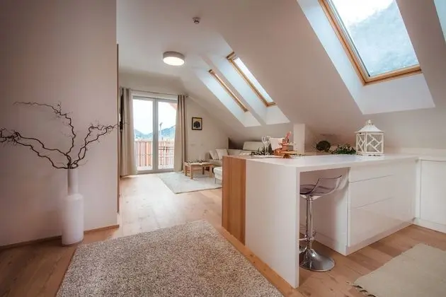 Junior Süit, Balkon