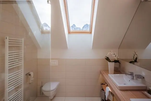 Junior Süit, Balkon