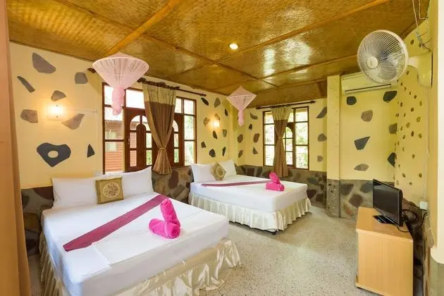 Deluxe Garden View With Fan-No Hot Water