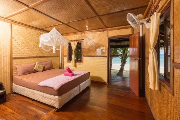 Standard Bungalow Beachfront with Fan - No Hot Water