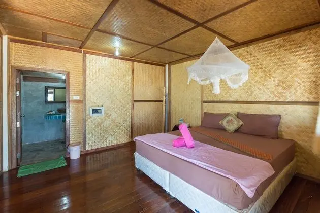 Standard Bungalow Beachfront with Fan - No Hot Water