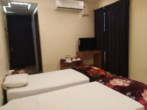 Deluxe Tek Büyük veya İki Ayrı Yataklı Oda, Birden Çok Yatak Odası, Bahçe Manzaralı