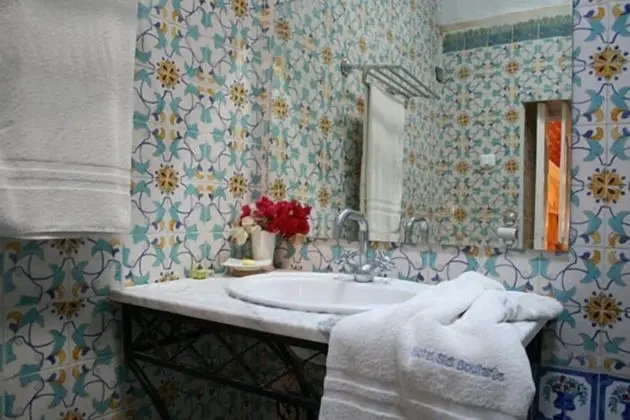 Basic Tek Büyük Yataklı Oda, 1 Büyük (Queen) Boy Yatak