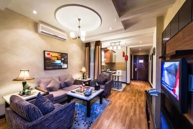 Suit Two Bedrooms One Bathroom