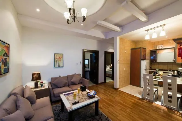 Suit Two Bedrooms Two Bathrooms