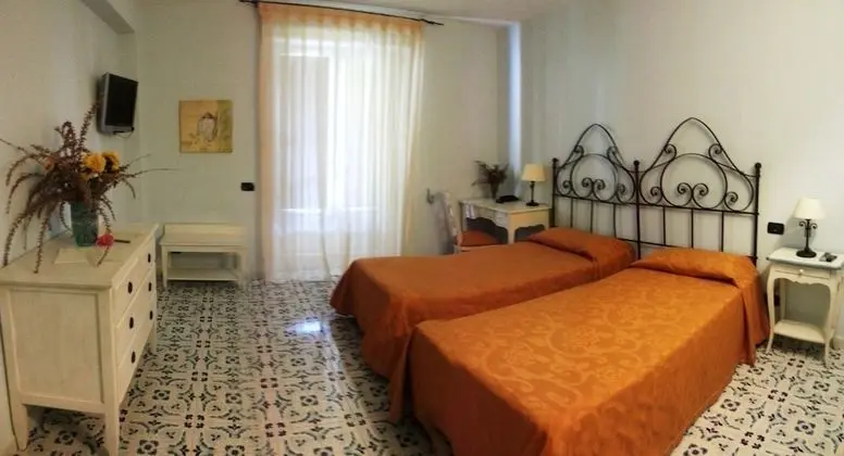 Standard Üç Kişilik Oda