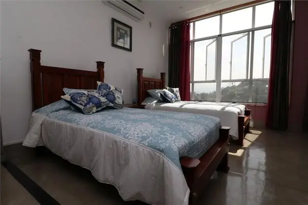 Luxury Tek Büyük Yataklı Oda