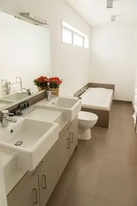 Apart Daire, 4 Yatak Odası, Sigara İçilmez, Küvet