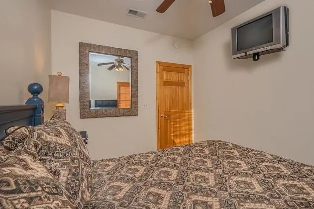 Ev, Birden Çok Yatak, Sıcak Su Havuzu