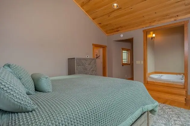 Ev, Birden Çok Yatak, Sıcak Su Havuzu