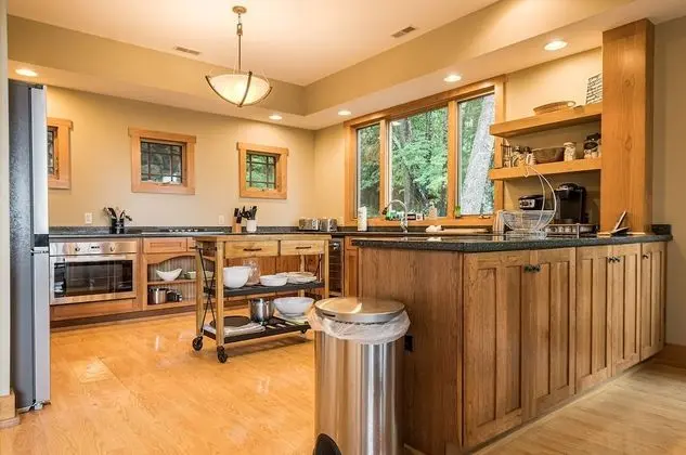 Ev, Birden Çok Yatak, Sıcak Su Havuzu