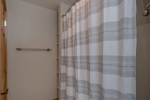 Ev, Birden Çok Yatak, Sıcak Su Havuzu