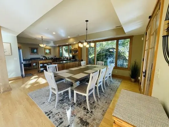 Ev, Birden Çok Yatak, Sıcak Su Havuzu