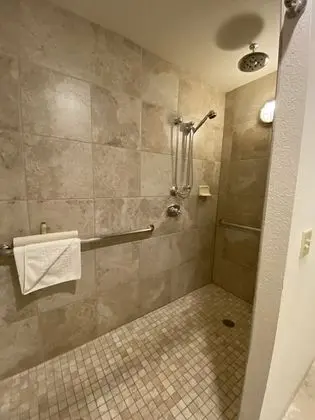 Superior Oda, 1 Büyük (Queen) Boy Yatak, Engellilere Uygun