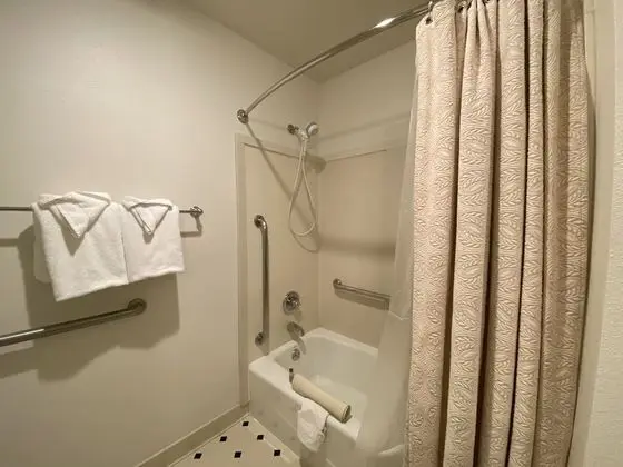 Superior Oda, 1 Büyük (Queen) Boy Yatak, Engellilere Uygun