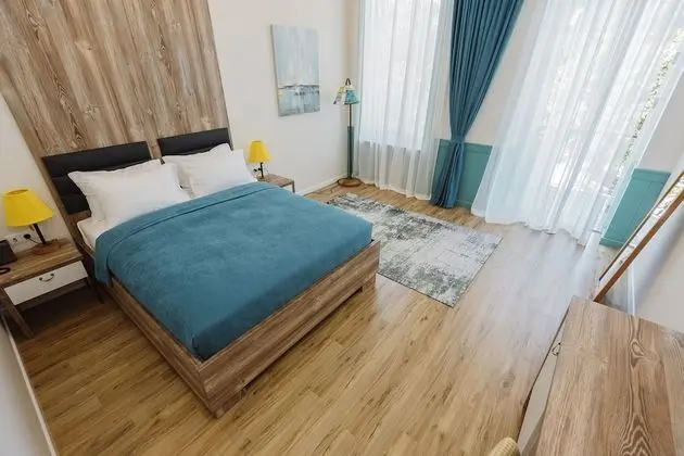 Classic Double Room with Boulevard View & Balcony