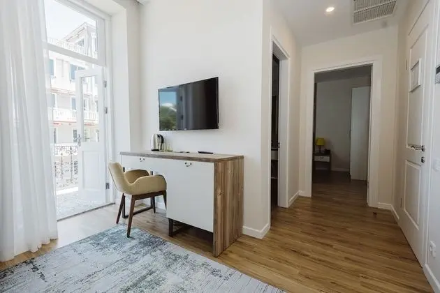 Suite Room with Boulevard View