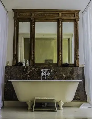 Tek Büyük Yataklı Oda, Küvet