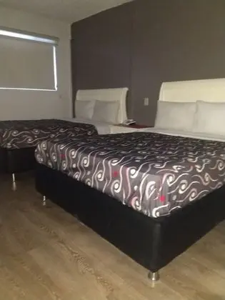 Basic Tek Büyük Yataklı Oda
