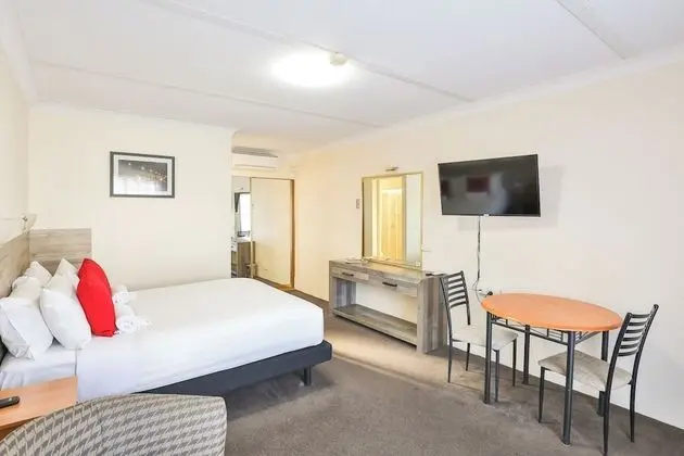 Standard Queen Room