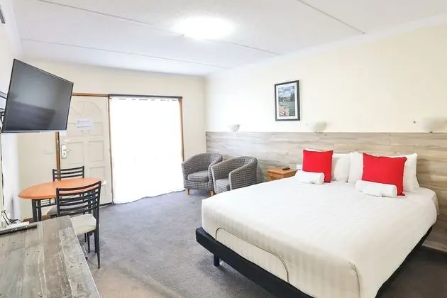 Standard Queen Room