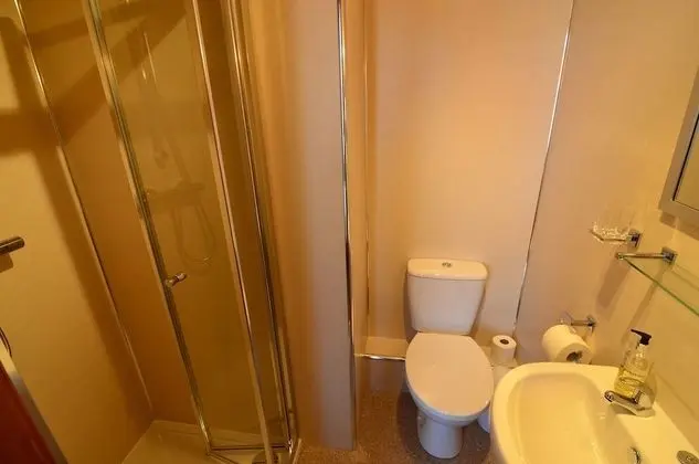 Tek Büyük Yataklı Oda, Banyolu/Duşlu