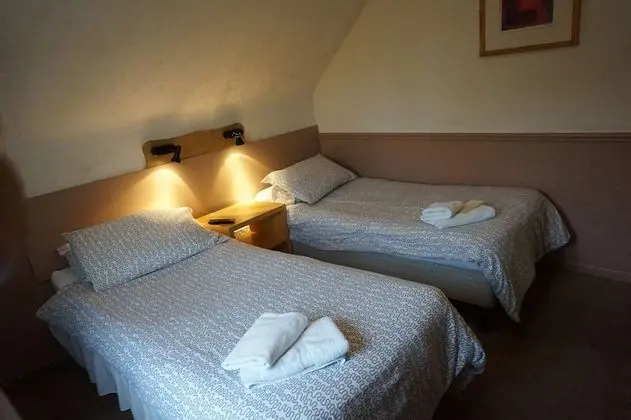İki Ayrı Yataklı Oda, Ortak Banyo