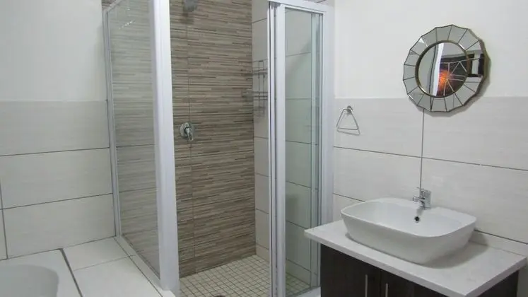 Deluxe Oda (Shower and Bathtub)