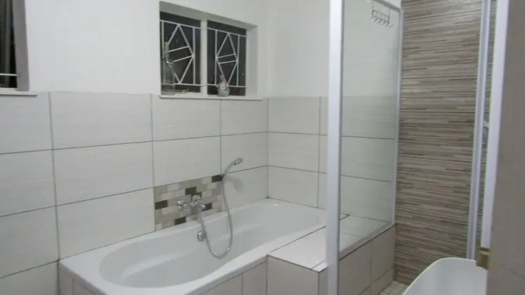 Deluxe Oda (Shower only)