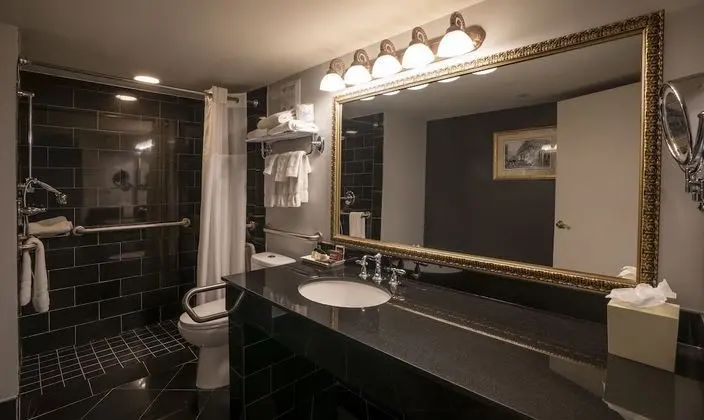 Grand Oda, 2 Büyük (Queen) Boy Yatak, Havuz Kenarı