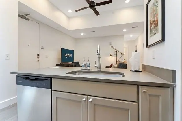 Adjacent Four Bed Four Bath Apartment