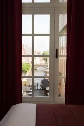 Basic Tek Büyük veya İki Ayrı Yataklı Oda, Kanal Manzaralı