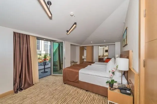 Deluxe Tek Büyük veya İki Ayrı Yataklı Oda, Balkon, Şehir Manzaralı