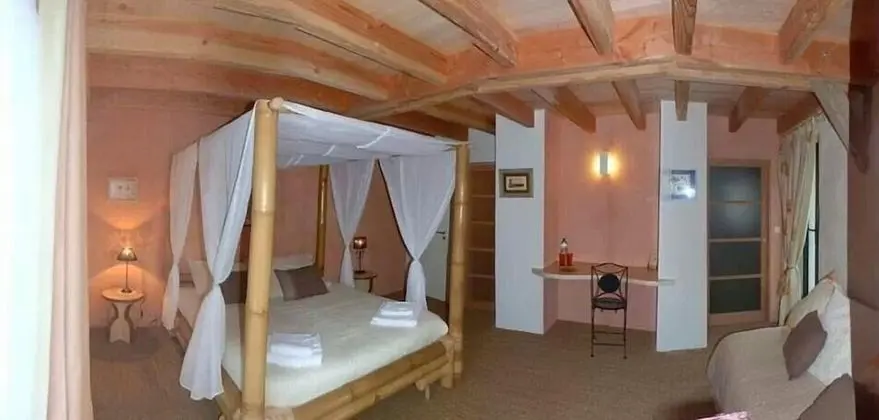 Superior Üç Kişilik Oda (Bambou)