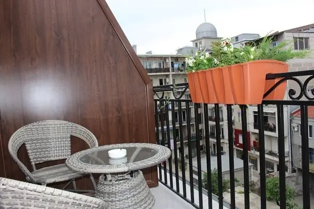 Tek Büyük veya İki Ayrı Yataklı Oda, Balkon