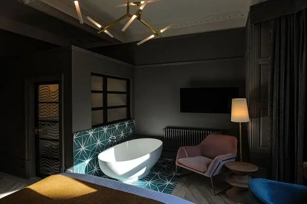 Luxury Oda